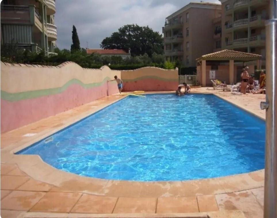 Ferienwohnung Gemütliches Studio, Pool, Parkplatz. Ohne Vis-a-vis. Fréjus Exterior foto