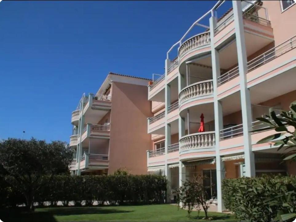 Ferienwohnung Gemütliches Studio, Pool, Parkplatz. Ohne Vis-a-vis. Fréjus Exterior foto